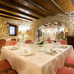 Castello Di 알토몬테