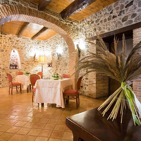 Castello Di Альтомонте