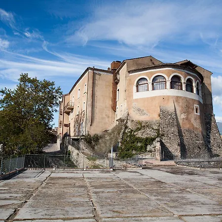Castello Di Hotel Altomonte