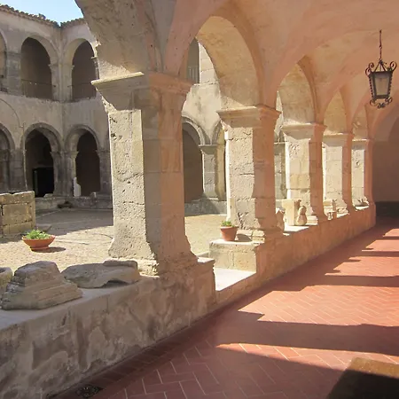 Castello Di Отель Альтомонте