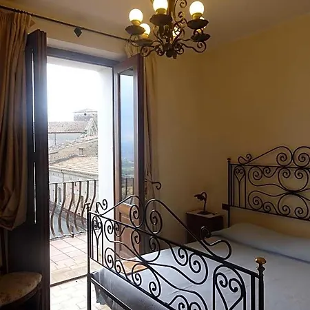 Castello Di Hotel Altomonte