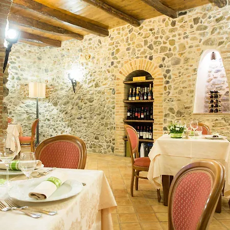 Отель Castello Di 5*