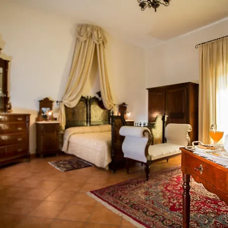 Castello Di Hotel Altomonte