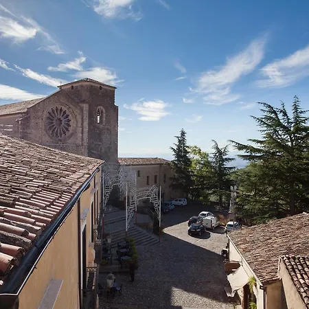 Castello Di 5* Altomonte