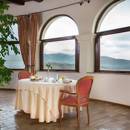 Castello Di 호텔