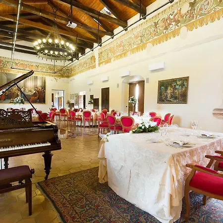Отель Castello Di 5*