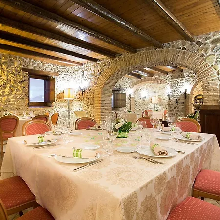 Отель Castello Di Альтомонте