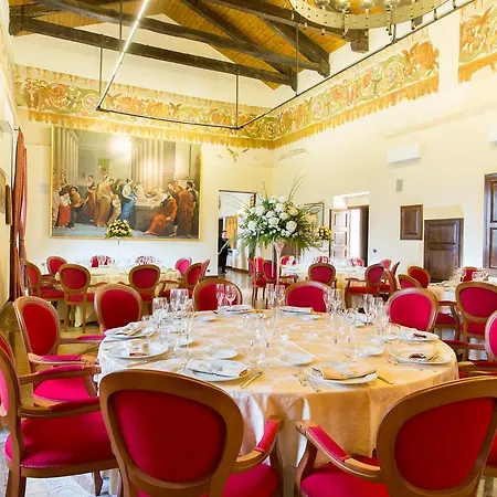 Castello Di Отель