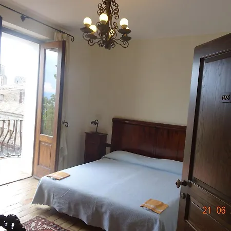Отель Castello Di 5*