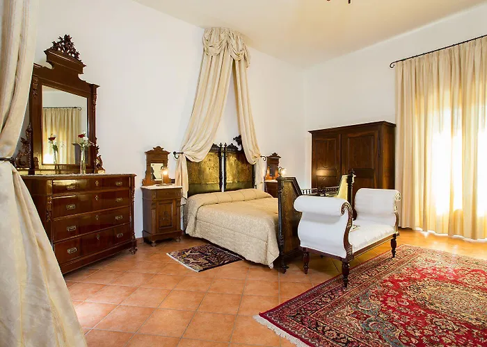 Castello Di 알토몬테