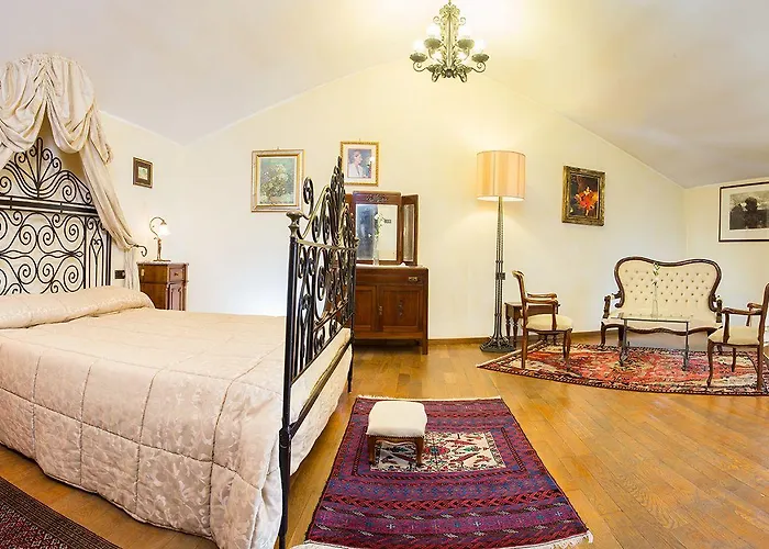 Castello Di 호텔 5*