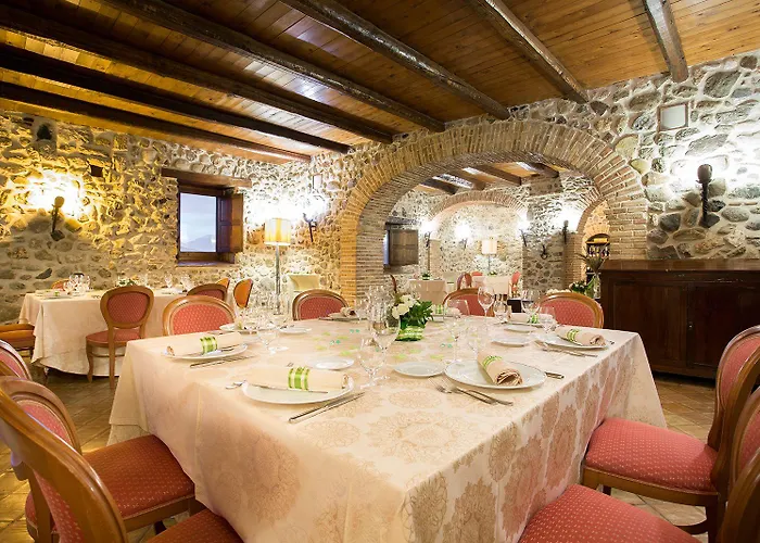 Castello Di 알토몬테