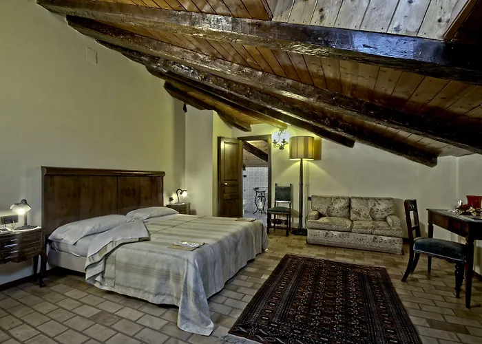 Castello Di 호텔 5*