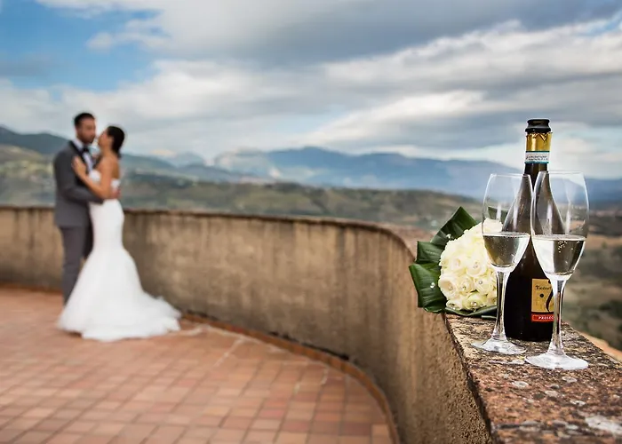 Castello Di 호텔 5*