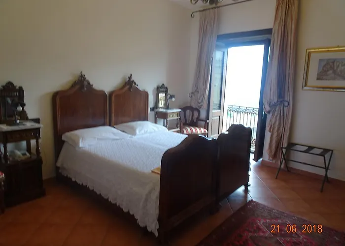 Castello Di 호텔 5*